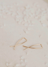 Load image into Gallery viewer, hello adorn mini pescados earrings