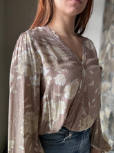 Load image into Gallery viewer, sincerely me taupe floral top