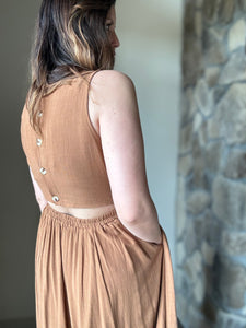 brown sugarloaf button back midi dress