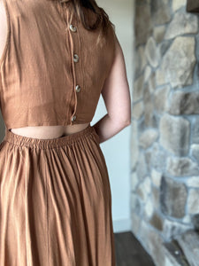 brown sugarloaf button back midi dress