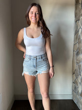 Load image into Gallery viewer, hidden sofie light wash frayed shorts