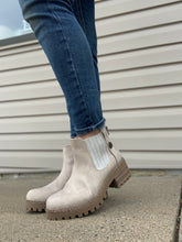 Load image into Gallery viewer, blowfish bone chunky chelsea boot