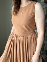 Load image into Gallery viewer, brown sugarloaf button back midi dress