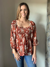 Load image into Gallery viewer, rust floral sweetheart top