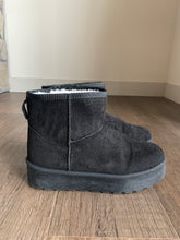 Load image into Gallery viewer, black fur-lined ultra mini platform boots