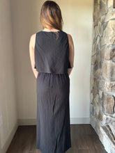 Load image into Gallery viewer, black twist maxi skirt