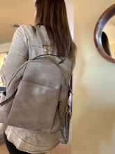 Load image into Gallery viewer, dove convertible backpack