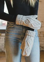 Load image into Gallery viewer, light grey cable knit mittens
