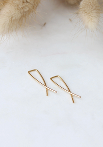 hello adorn mini pescados earrings