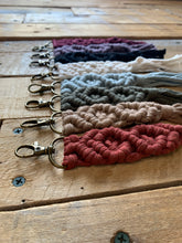 Load image into Gallery viewer, macrame keychain | 8 colors