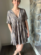 Load image into Gallery viewer, MOCHA+SLATE PRINTED BABYDOLL TIE BACK TIERED DRESS