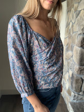 Load image into Gallery viewer, BLUE PAISLEY SWEETHEART NECKLINE TOP