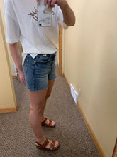 Load image into Gallery viewer, judy blue scallop frayed hem shorts