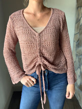 Load image into Gallery viewer, dusty rose crochet cinched top