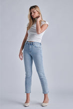 Load image into Gallery viewer, light wash slim mom jean