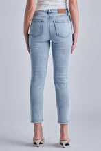Load image into Gallery viewer, light wash slim mom jean