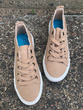 Load image into Gallery viewer, blowfish tan lace-up sneakers