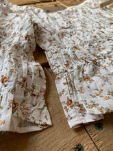 Load image into Gallery viewer, ivory ditsy floral cotton top