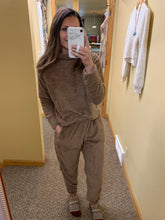 Load image into Gallery viewer, mocha mock neck teddy pullover